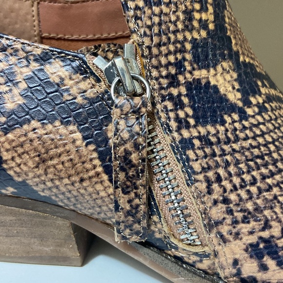 Chelsea & Violet Snakeskin pattern leather booties size 6.5 - Picture 8 of 11